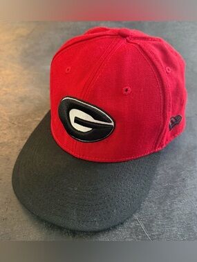 New Era NCAA 9FIFTY Georgia Bulldogs Big Logo Embroidered Red Fitted 7 1/4 Hat
